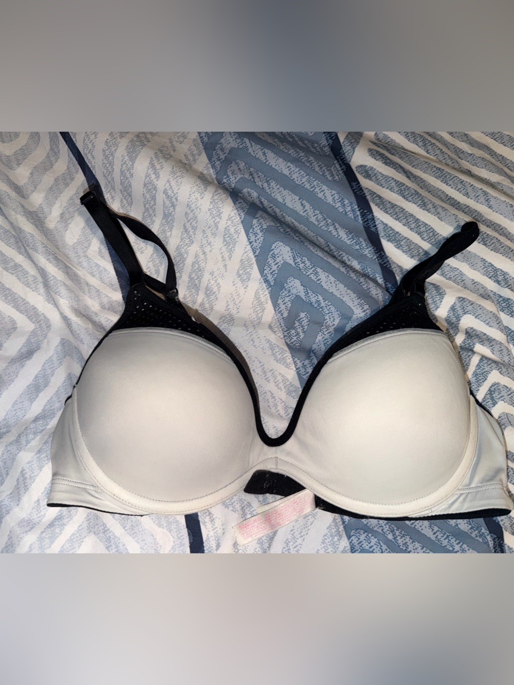 Victoria's Secret White and Black Molded T-Shirt Bra